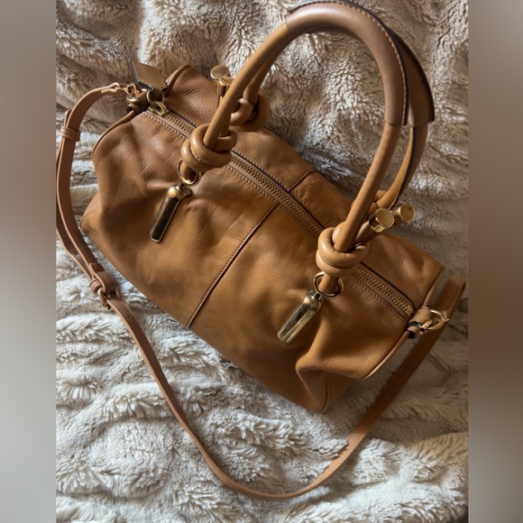 Chloe |Women’s Tan Smooth Leather Duffle Style Shoulder Crossbody Handbag - Picture 6 of 13